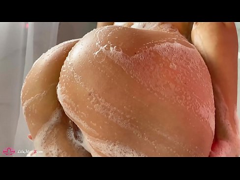 ❤️ Brunette شاور میں شدید orgasm کے لئے وائبریٹر کے ساتھ بلی میں مشت زنی کرتی ہے۔ سیکس  ️❤